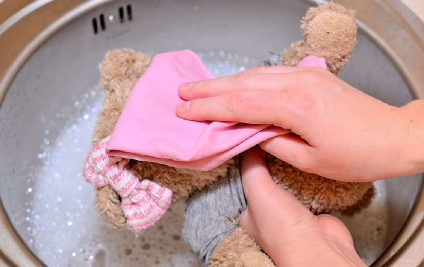 how to clean stuffed animals without washing machine